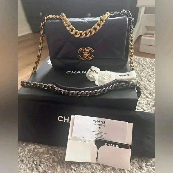 💕Chanel 19 SMALL💕 - Picture 4 of 14